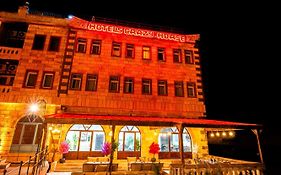 Hotels Crazy Horse